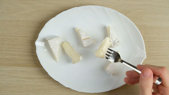 How to Eat Brie